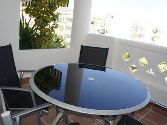 Apartamento con 2 Dormitorios  en Puerto Banús