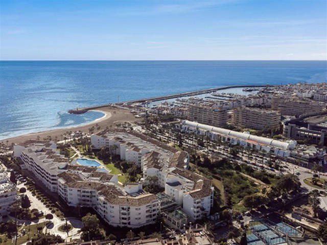 Apartamento con 2 Dormitorios  en Puerto Banús