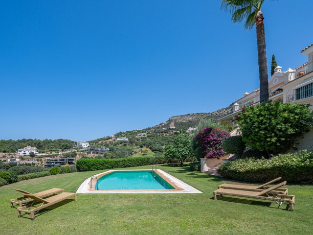 8 Bedrooms Villa in Benahavís