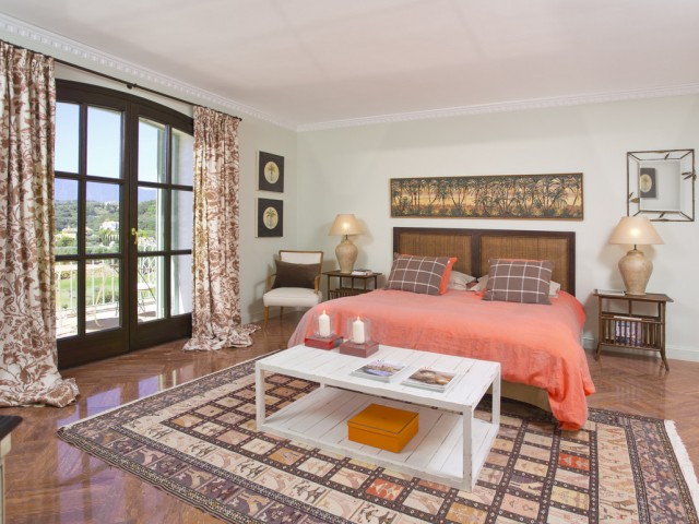 8 Bedrooms Villa in Benahavís