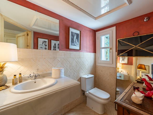 8 Bedrooms Villa in Benahavís