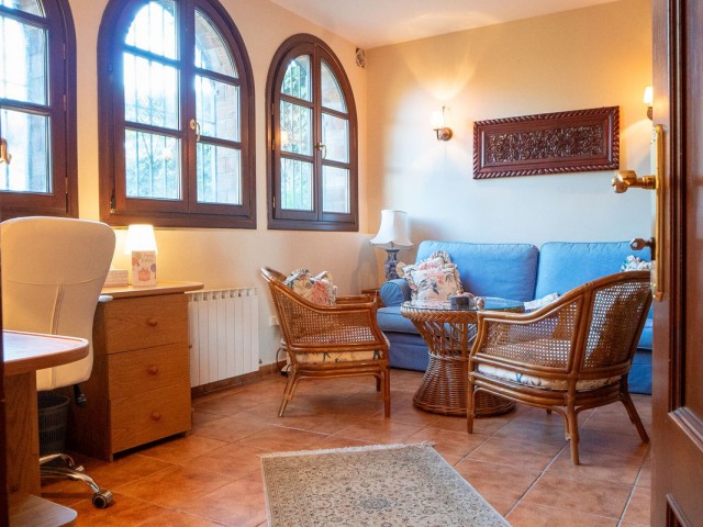 6 Bedrooms Villa in Estepona