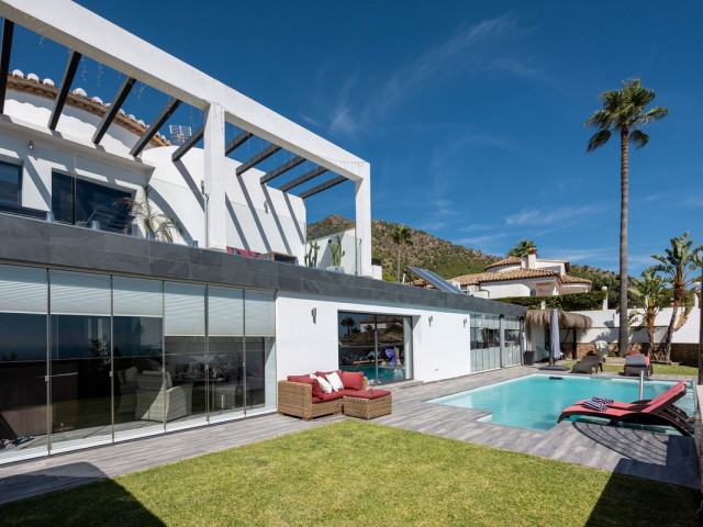 4 Bedrooms Villa in Mijas Costa