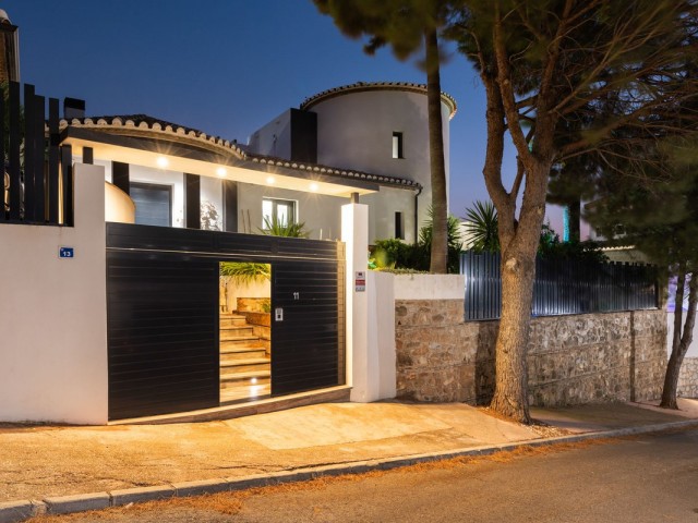 4 Bedrooms Villa in Mijas Costa