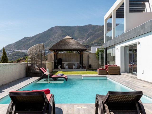 4 Bedrooms Villa in Mijas Costa