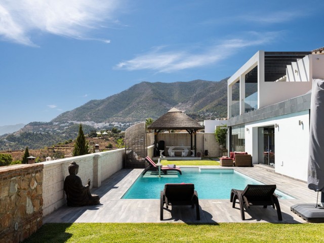 4 Bedrooms Villa in Mijas Costa