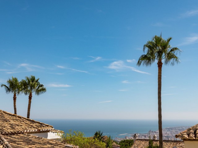 4 Bedrooms Villa in Mijas Costa