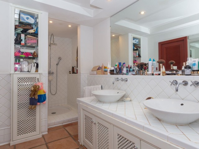 Villa avec 5 Chambres  à Elviria