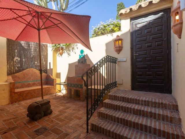 5 Bedrooms Villa in Elviria