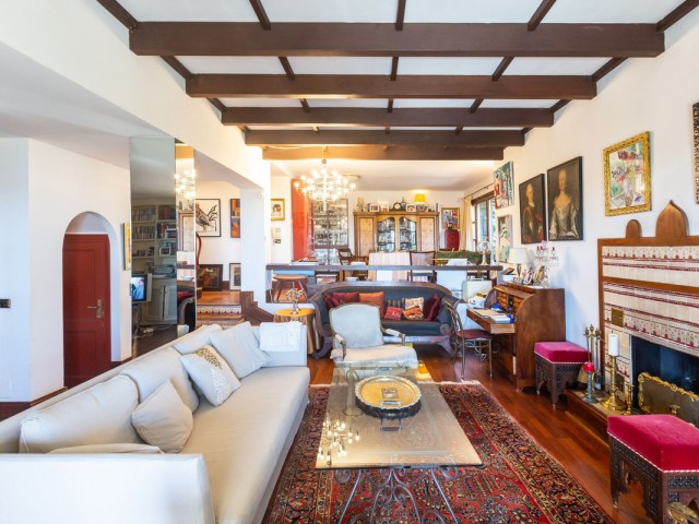 5 Bedrooms Villa in Elviria