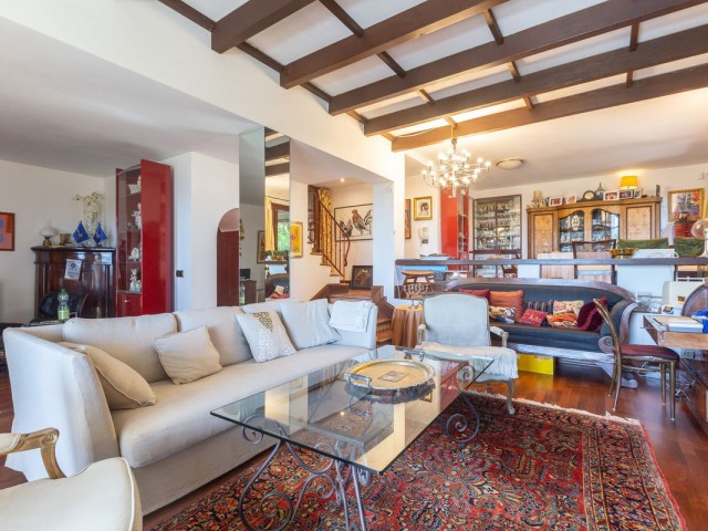 5 Bedrooms Villa in Elviria