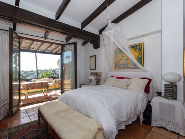 5 Bedrooms Villa in Elviria