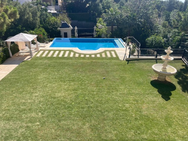 8 Bedrooms Villa in The Golden Mile