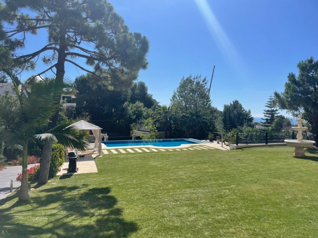 8 Bedrooms Villa in The Golden Mile