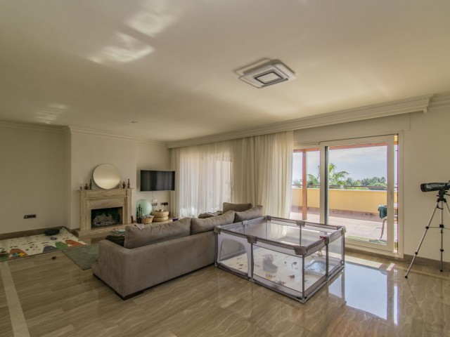 Penthouse, Sierra Blanca, R4880239