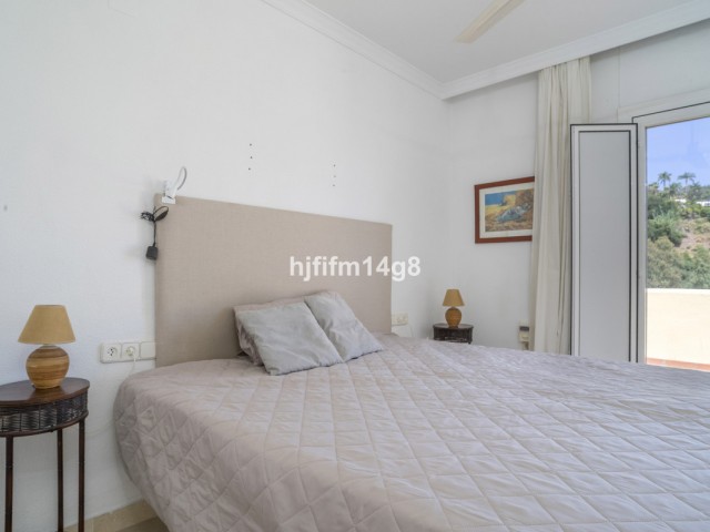 2 Bedrooms Apartment in Benahavís