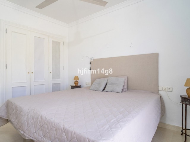 2 Bedrooms Apartment in Benahavís