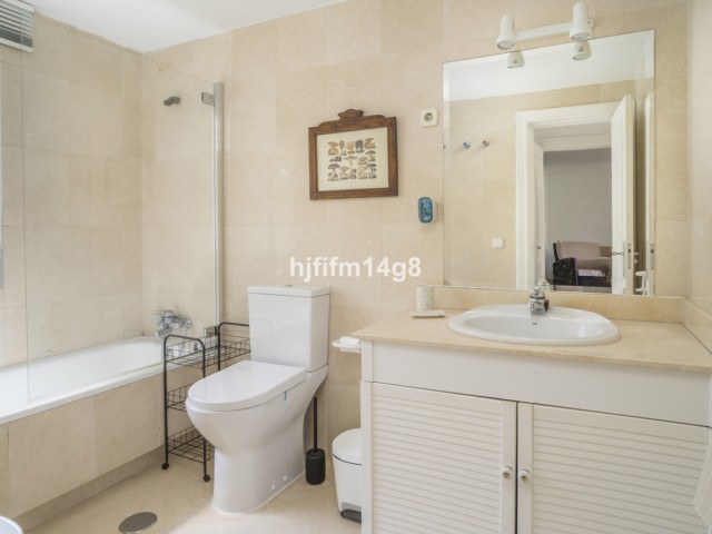 2 Bedrooms Apartment in Benahavís