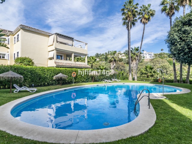 2 Bedrooms Apartment in Benahavís