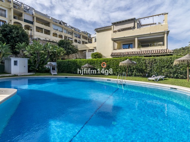 2 Bedrooms Apartment in Benahavís