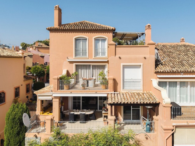Apartamento con 2 Dormitorios  en Monte Halcones