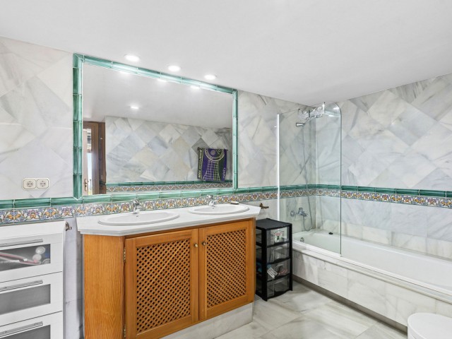 Apartamento con 2 Dormitorios  en Monte Halcones