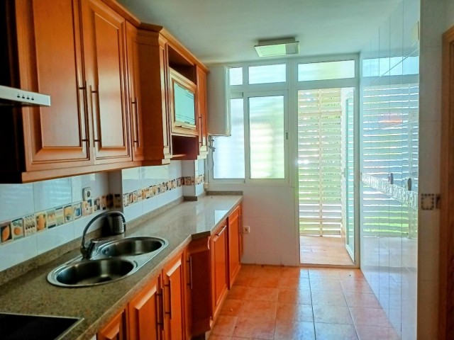 Apartment, La Carihuela, R5135326