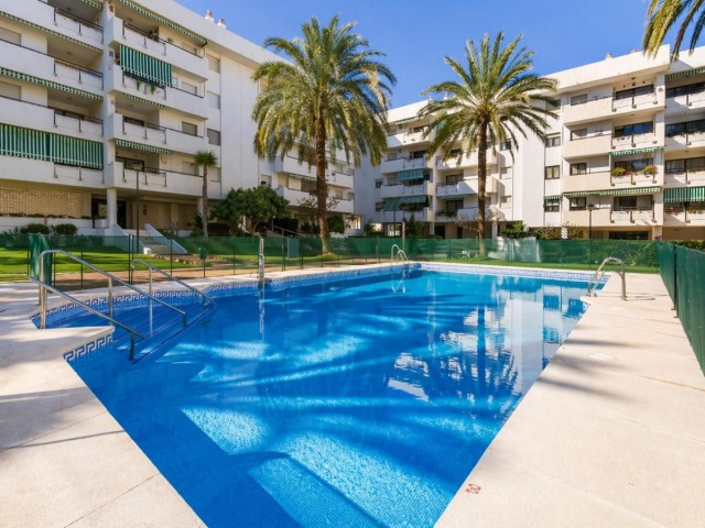 Huoneisto, La Carihuela, R5135326