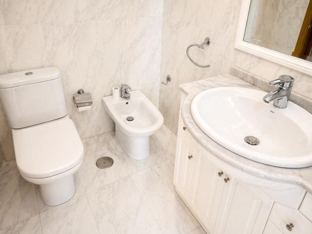 4 Makuuhuoneen Huoneisto La Carihuela