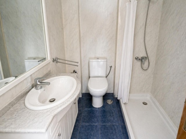 4 Makuuhuoneen Huoneisto La Carihuela