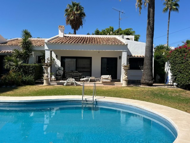 4 Makuuhuoneen Huvila Estepona