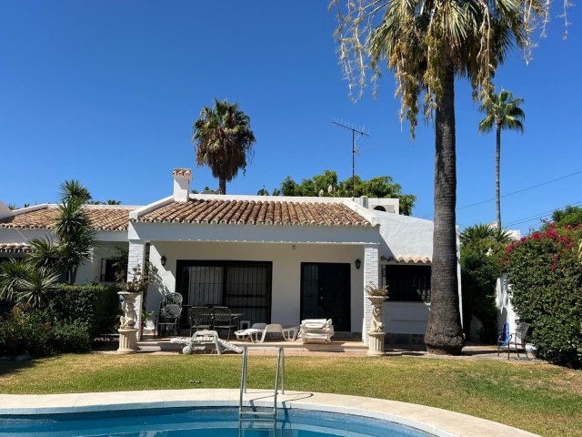 4 Makuuhuoneen Huvila Estepona