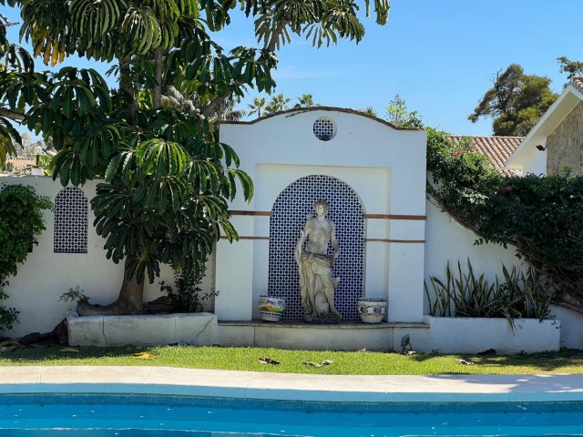 4 Makuuhuoneen Huvila Estepona