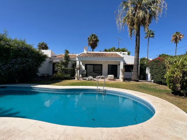 4 Makuuhuoneen Huvila Estepona