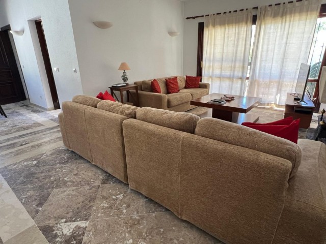 4 Makuuhuoneen Huvila Estepona