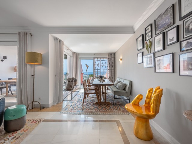 4 Bedrooms Apartment in Monte Halcones