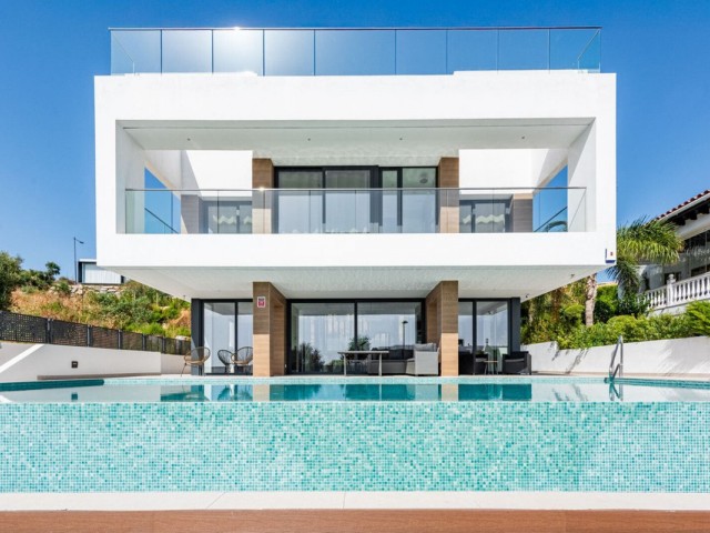 3 Makuuhuoneen Huvila Estepona