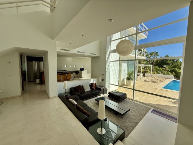 Villa avec 4 Chambres  à Valtocado