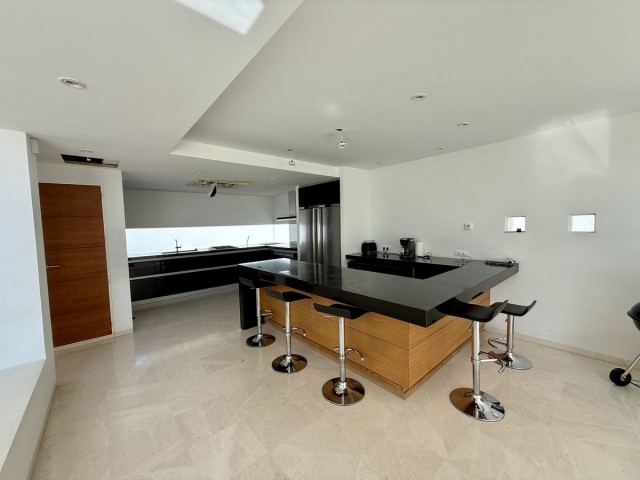 Villa avec 4 Chambres  à Valtocado