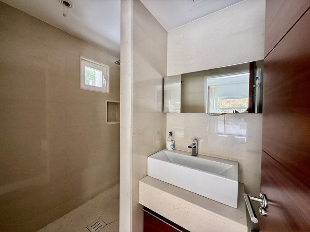 Villa avec 4 Chambres  à Valtocado