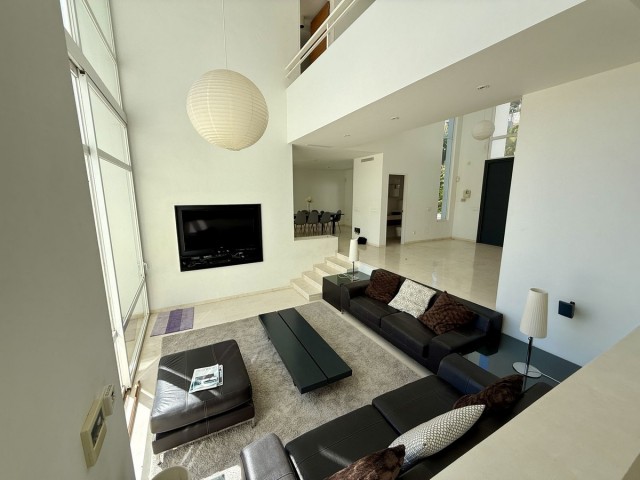 4 Schlafzimmer Villa in Valtocado