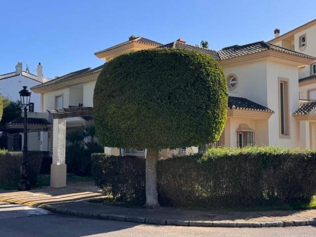 Villa con 3 Dormitorios  en San Roque Club