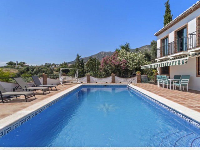 5 Bedrooms Villa in Mijas