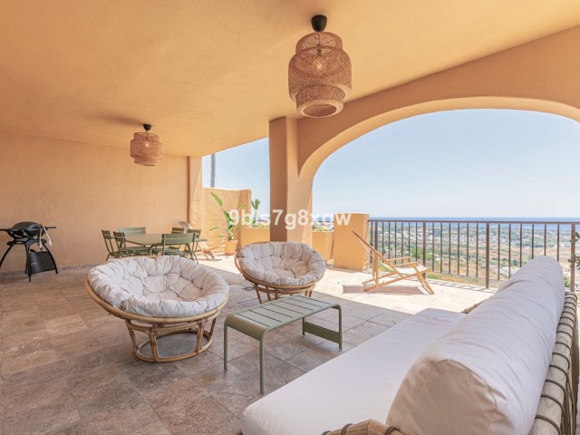2 Bedrooms Apartment in Benahavís