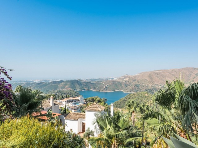 4 Makuuhuoneen Huvila Istán