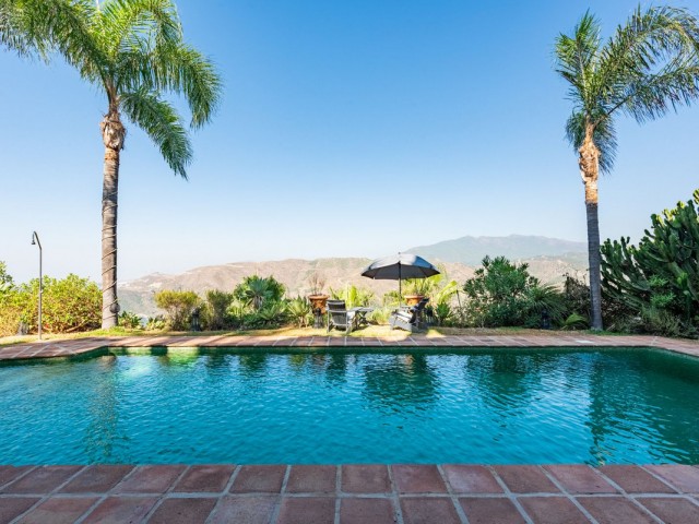 4 Makuuhuoneen Huvila Istán