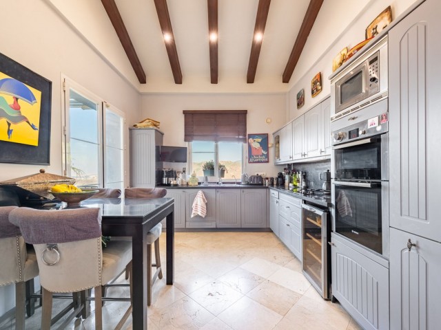 4 Makuuhuoneen Huvila Istán