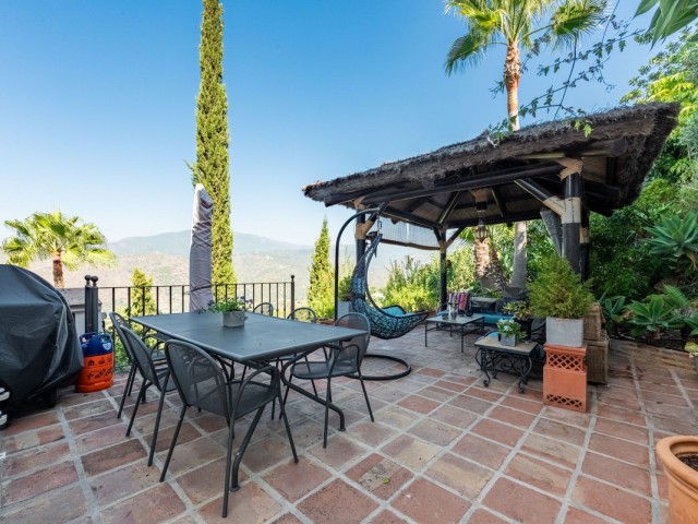 4 Makuuhuoneen Huvila Istán