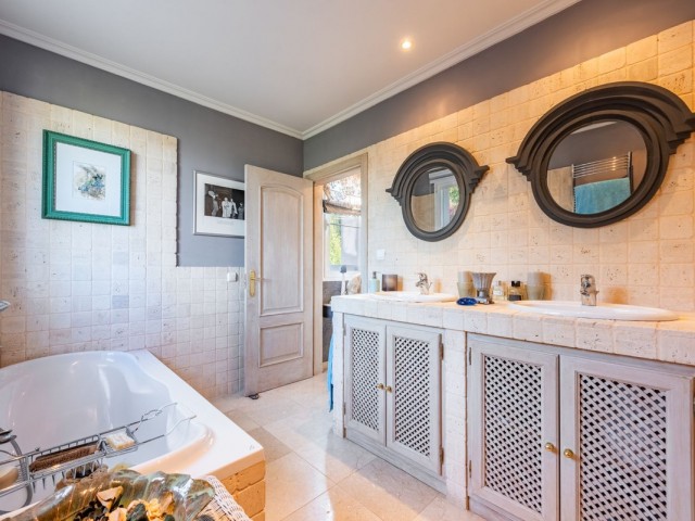 4 Makuuhuoneen Huvila Istán