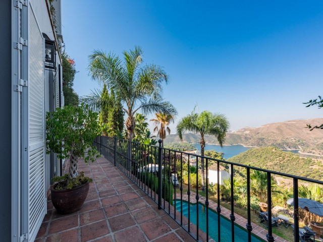 4 Makuuhuoneen Huvila Istán